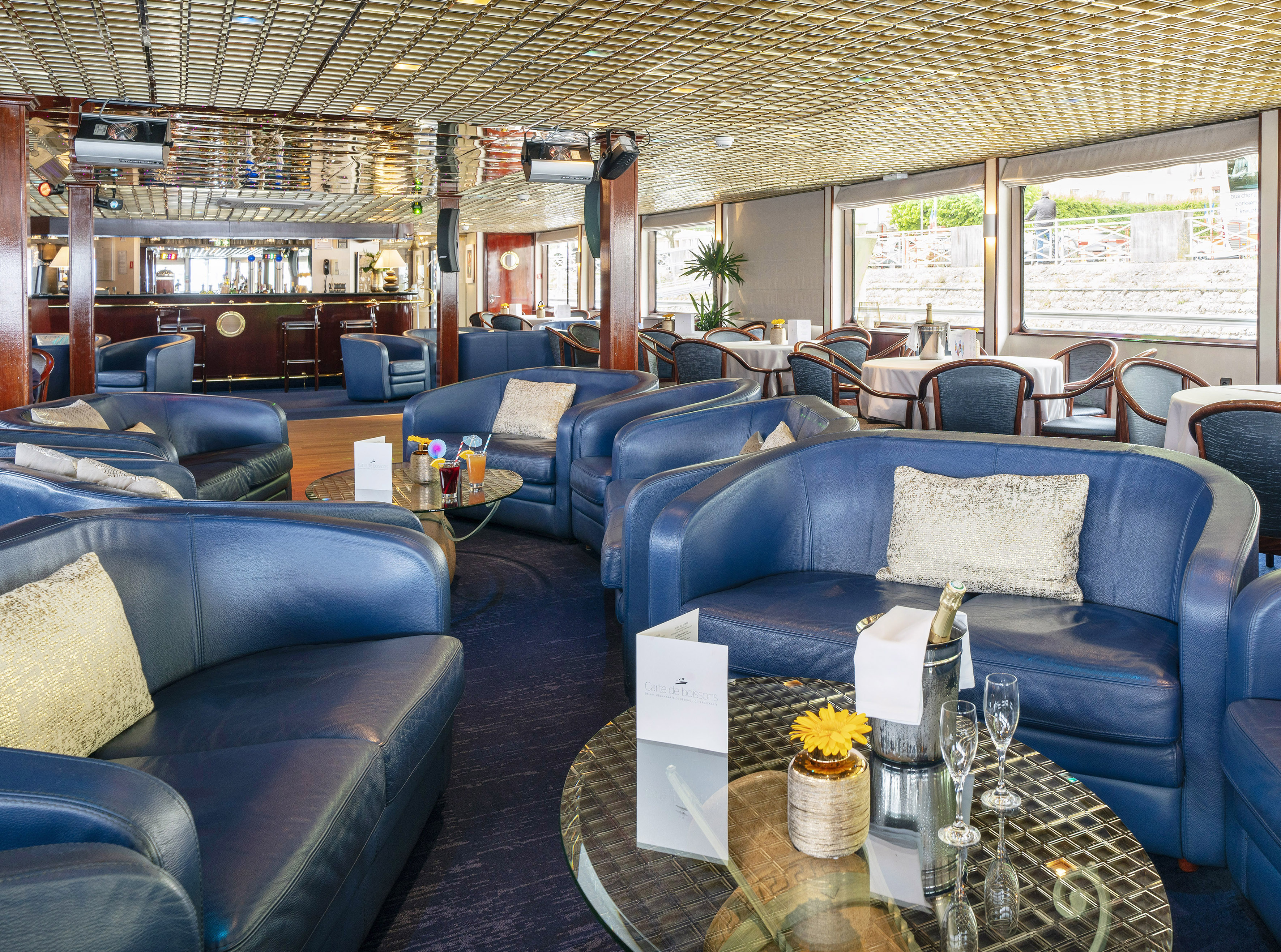 CroisiEurope MS Mistral Lounge Bar 2.jpg